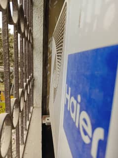 Hair 1-Ton split AC unit in well condition