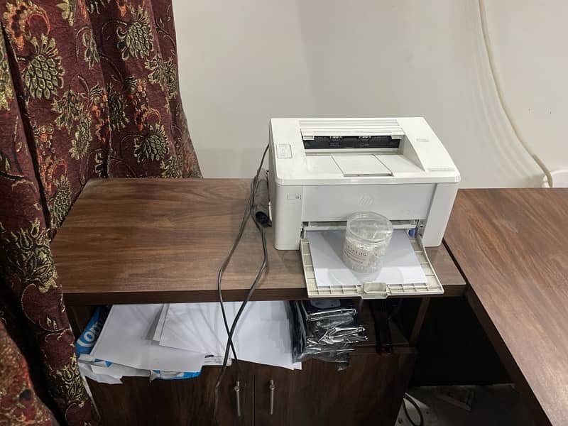 Office Table with Side Table in New Condition 2