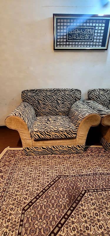 7 seater sofa tiger print 1