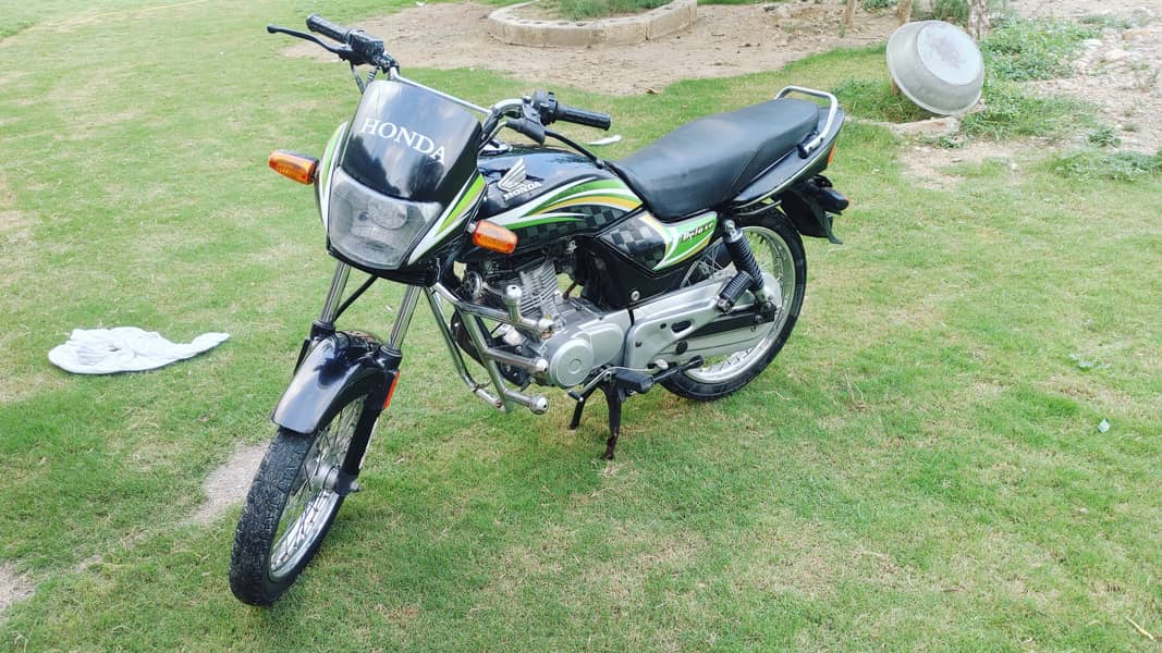 Honda 125 Deluxe Model 2013-14 0