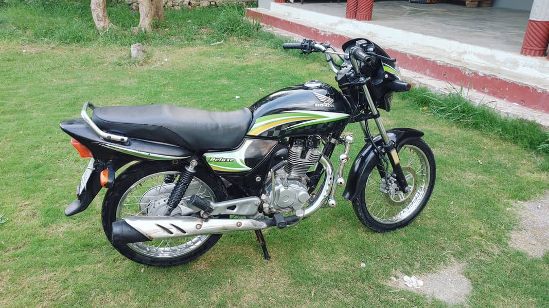 Honda 125 Deluxe Model 2013-14 7