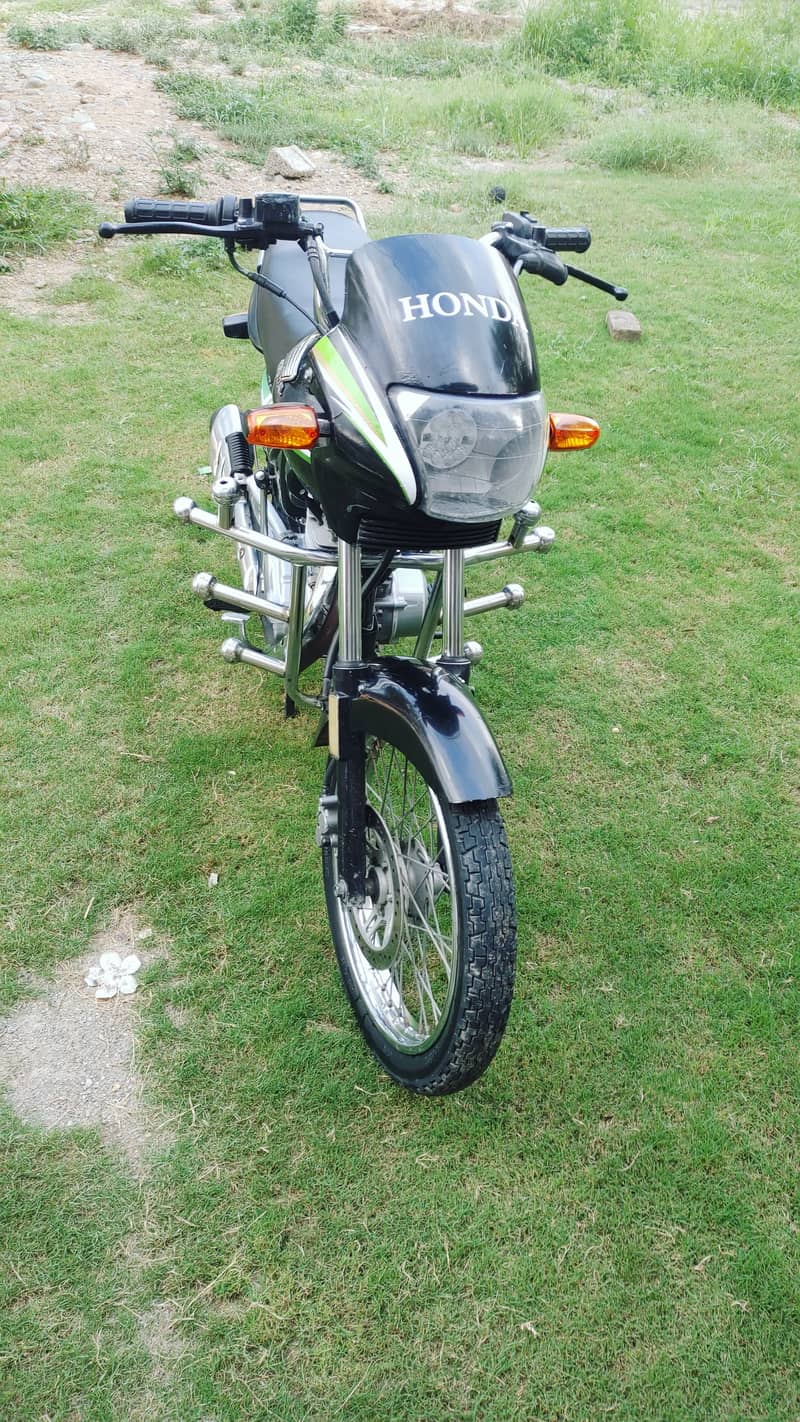 Honda 125 Deluxe Model 2013-14 8