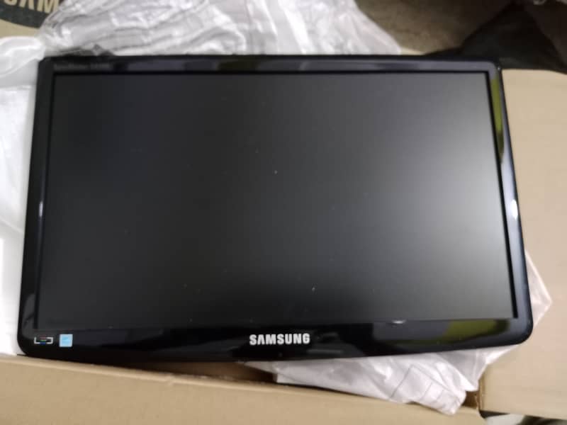 Samsung 19" led monitor 8