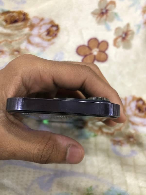 iphone 14 pro 128gb factory unlock. 10/10 condition 4