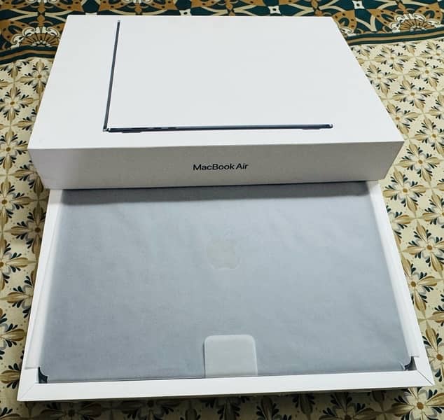 MAC BOOK AIR M3 CHIP 4