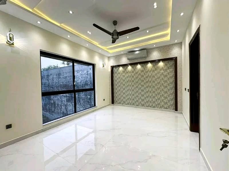 10 Marla Luxury House Available For Rent 9