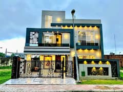 10 Marla Luxury House Available For Rent