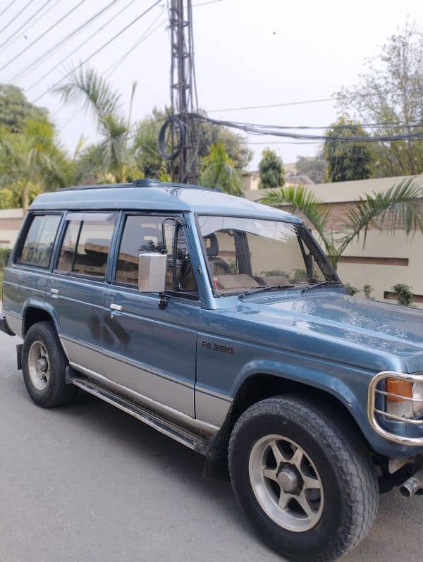 Mitsubishi Pajero 1989 2