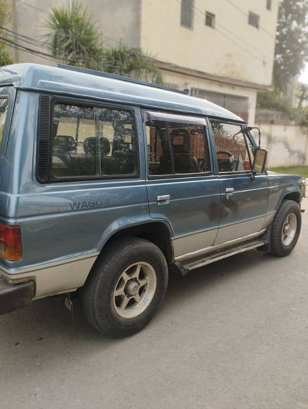 Mitsubishi Pajero 1989 3