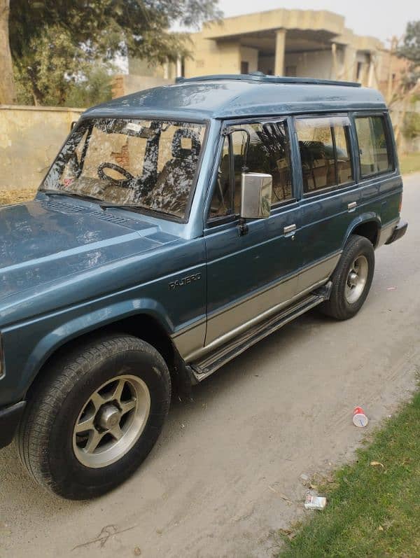 Mitsubishi Pajero 1989 4