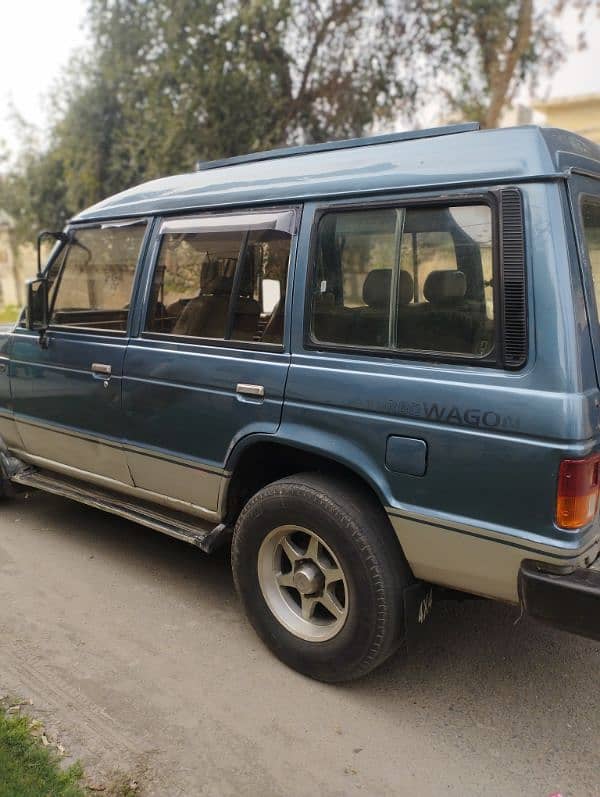 Mitsubishi Pajero 1989 5