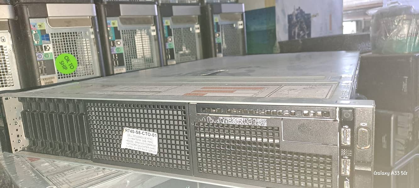 Dell PowerEdge R740 2.5" (8-Bay) – 2