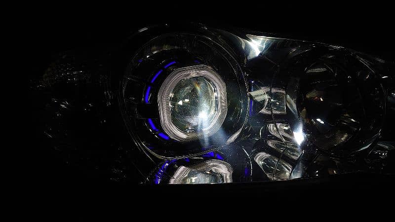 Head light's Corolla XLI. . . 3