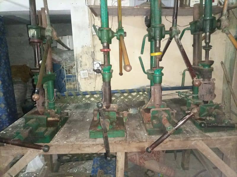 4 complete hand molding machines 1