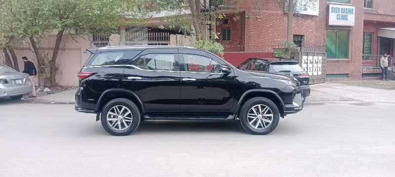 Toyota Fortuner 2017 4