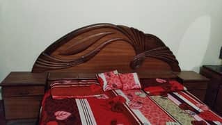 King Bed, almari, dressing table