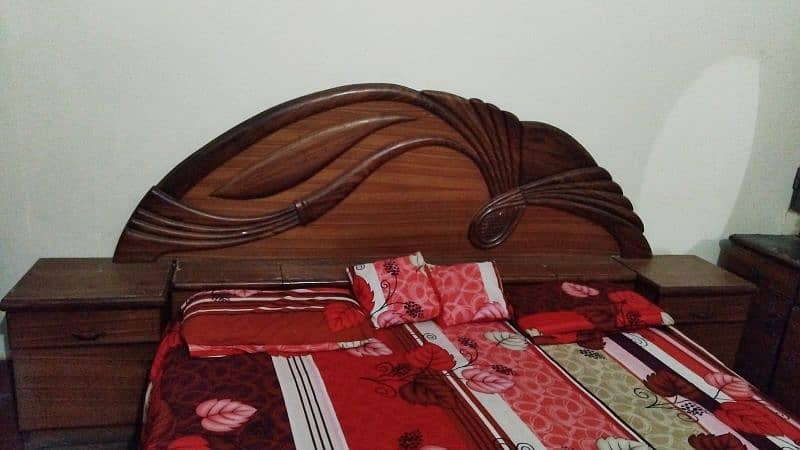 King Bed, almari, dressing table 0