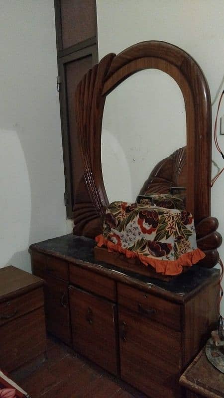 King Bed, almari, dressing table 1