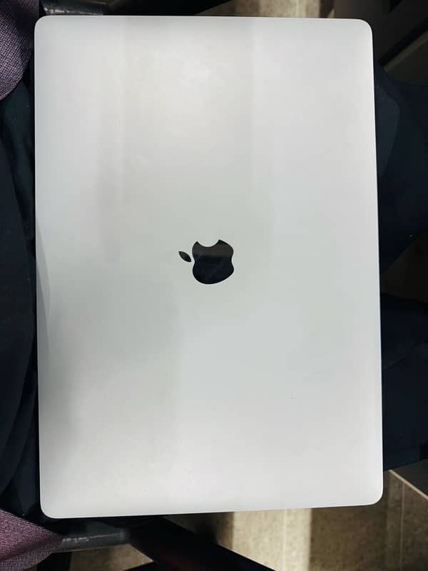 Macbook pro 2017 16/512gb 15’ inch Touchbar 10/10 0