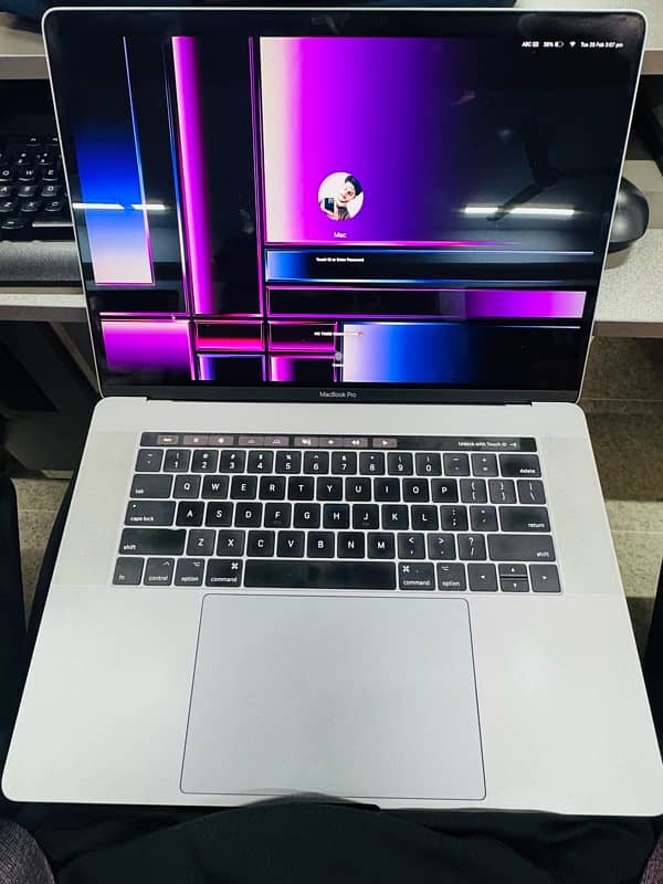 Macbook pro 2017 16/512gb 15’ inch Touchbar 10/10 1