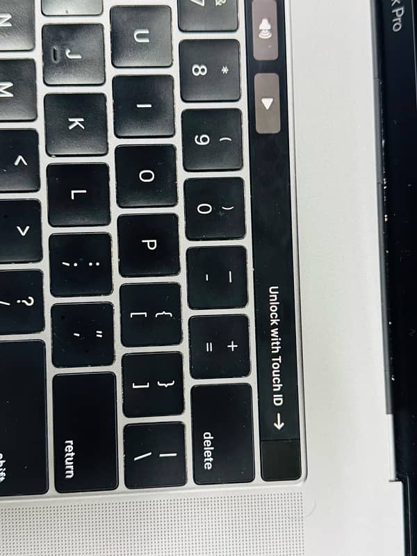 Macbook pro 2017 16/512gb 15’ inch Touchbar 10/10 5