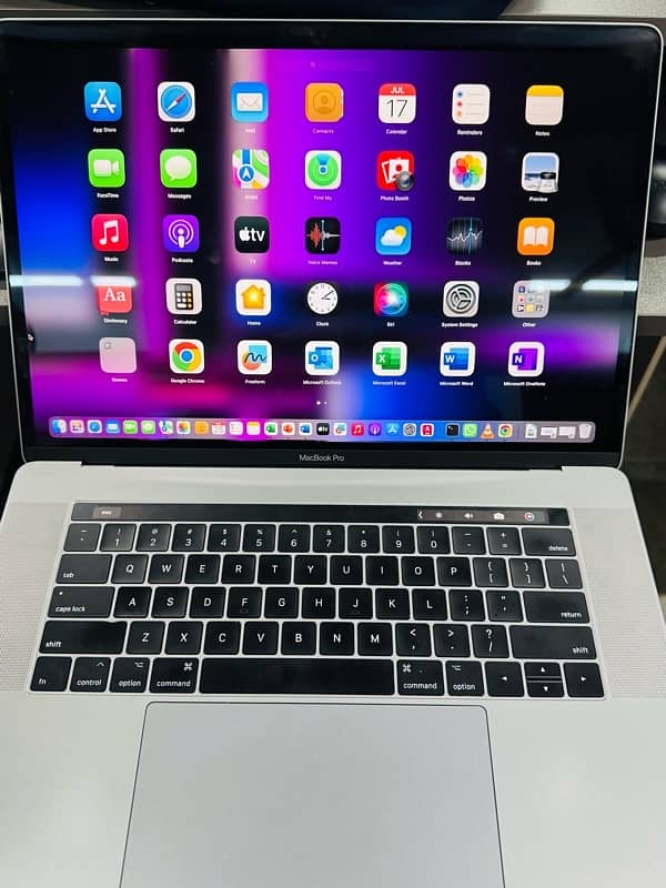 Macbook pro 2017 16/512gb 15’ inch Touchbar 10/10 10