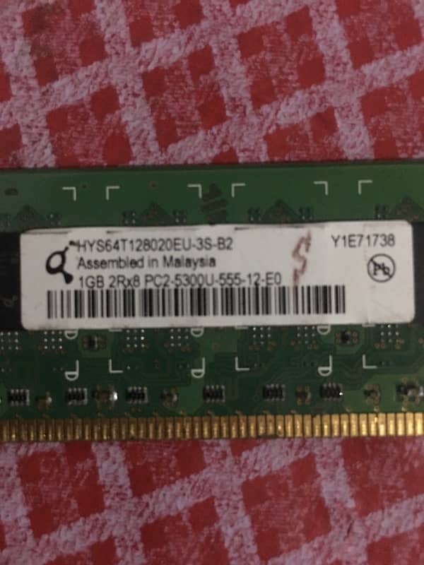 1 stick = 1gb ram / DDR 3 / all okay 1