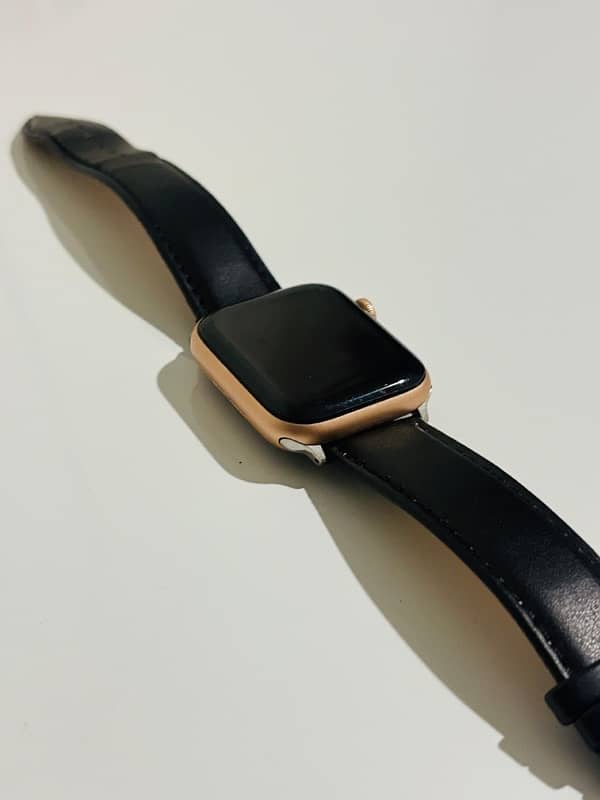 APPLE WATCH SERIES 6 44 MM CHARGER GOOD. CONDITION 2