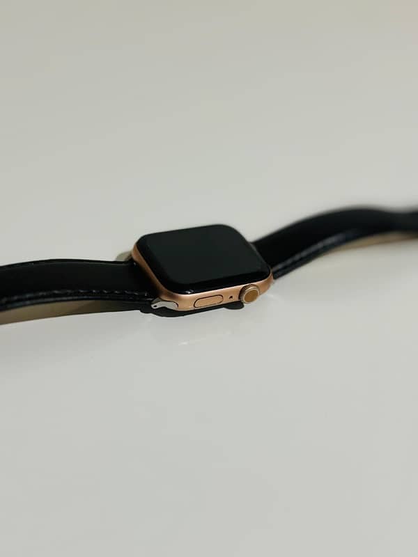 APPLE WATCH SERIES 6 44 MM CHARGER GOOD. CONDITION 3