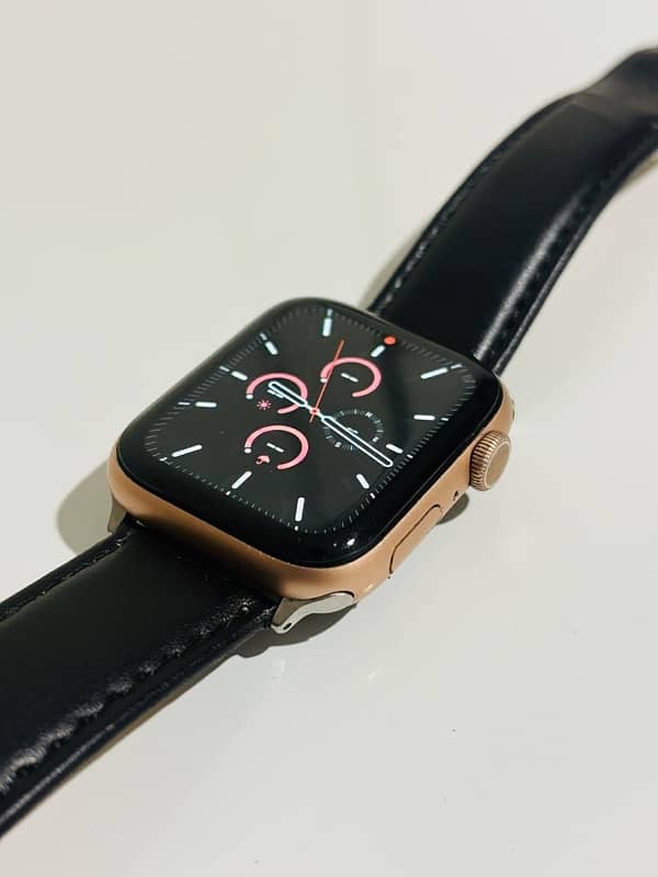 APPLE WATCH SERIES 6 44 MM CHARGER GOOD. CONDITION 5