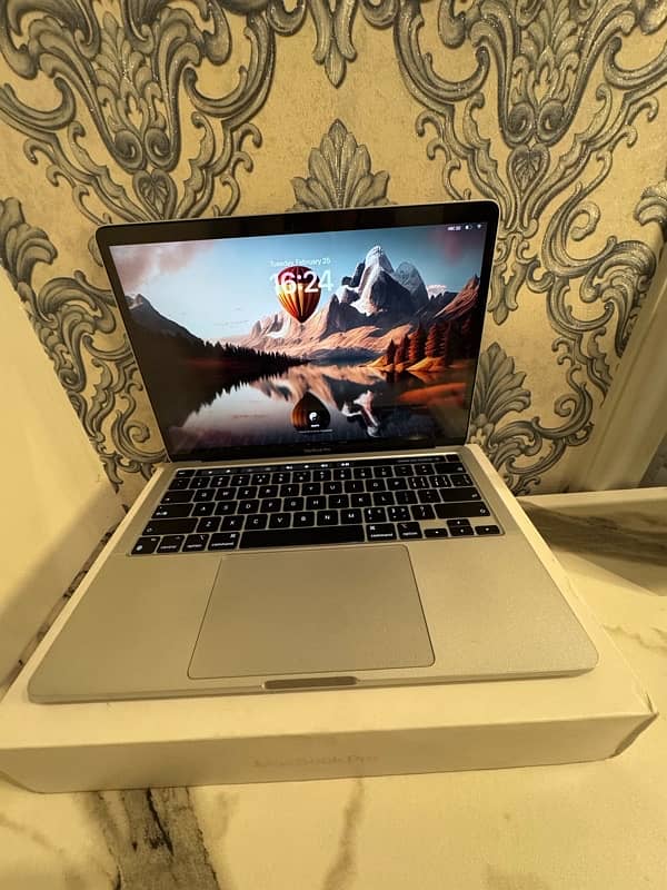 Like-New MacBook Pro 8GB/256GB - Only 69 Cycles, With Box 2