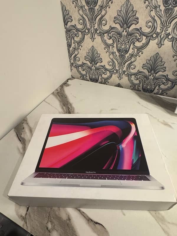 Like-New MacBook Pro 8GB/256GB - Only 69 Cycles, With Box 6