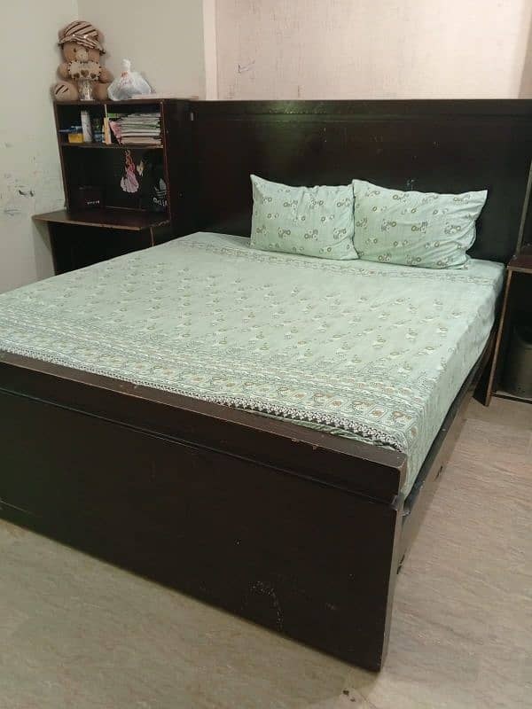 Bed set with dressing and side study tables 4