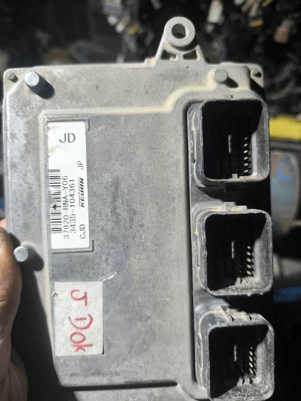 Toyota ALTs 1.6  honda civic Brv ECU 8