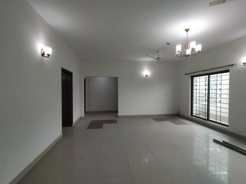 10 Marla Brand New 3 Bedroom Modern Apartment Available For Sale 0