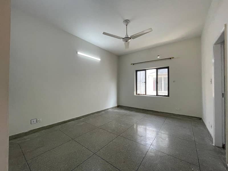 10 Marla Brand New 3 Bedroom Modern Apartment Available For Sale 15