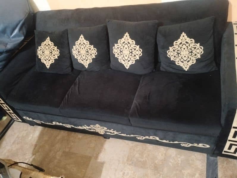 I am selling my sofa set 3,2,1 2