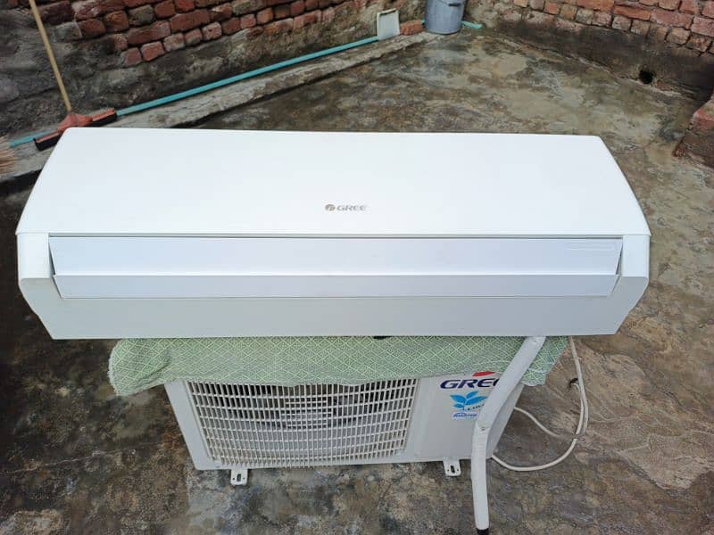 brand new condition gree ac inverter 1