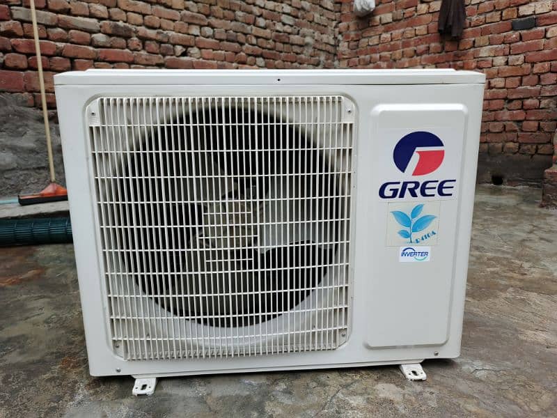 brand new condition gree ac inverter 2