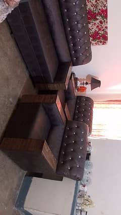 5 seater leather sofa seems like new