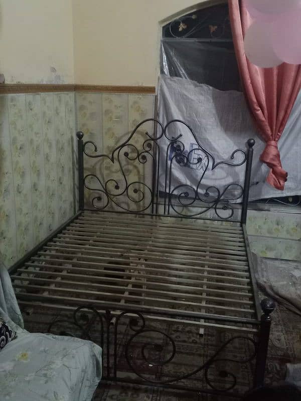 selling used bed in better condition 0