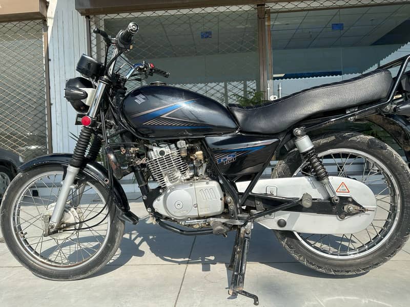 Motor bike Suzuki 150 GS 2