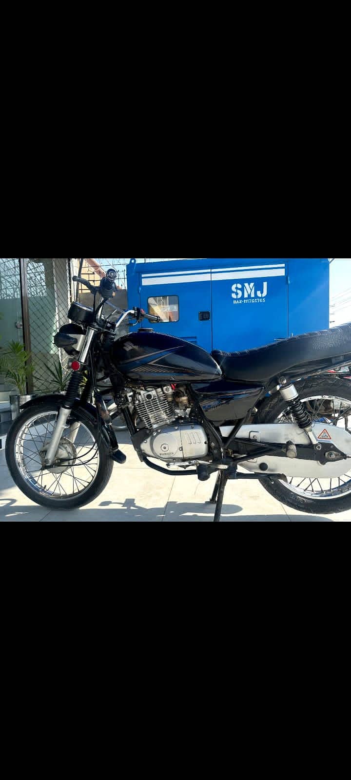 Motor bike Suzuki 150 GS 4