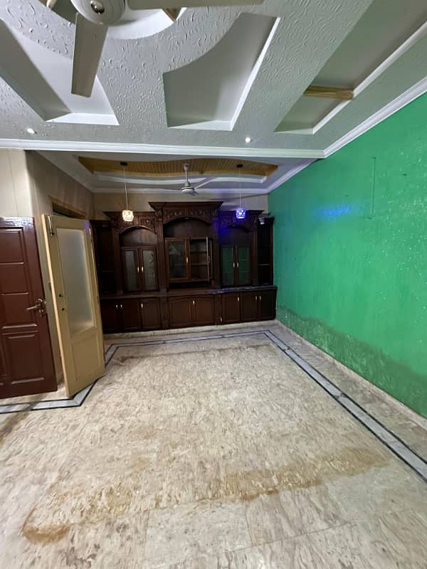 Portion for rent location ayub colony 2bed tv lounge drawing room 3bath kichan car parking space available bijli gas available 0