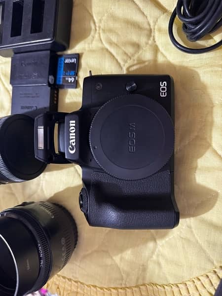 canon M50 mark ii mirrorless with 2 lens flash gun 9