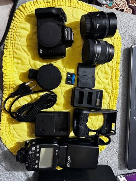 canon M50 mark ii mirrorless with 2 lens flash gun 10