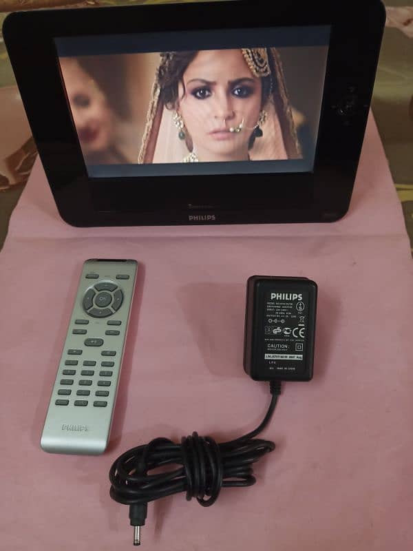 Philips Portable DVD player (PET-830/98) Limited Edition 8.5" Screen 3