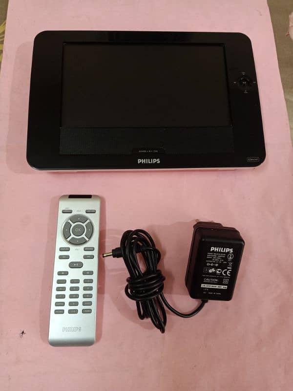 Philips Portable DVD player (PET-830/98) Limited Edition 8.5" Screen 12