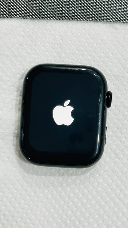 apple logo series 6 (ht99) black coulor condition (9.5) 1