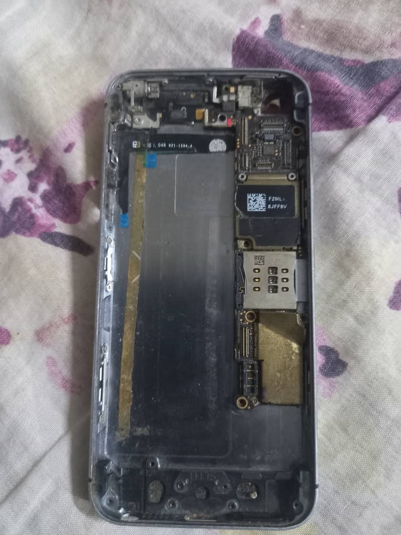 IPhone 5s motherboard apple stuck 2 board 3